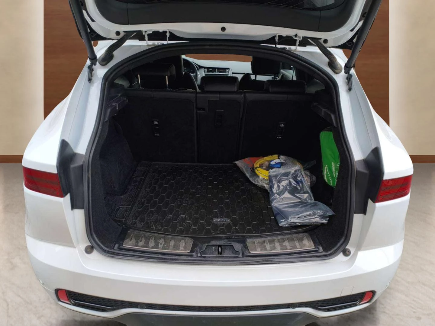 Jaguar E-pace PHEV, снимка 12 - Автомобили и джипове - 53907112