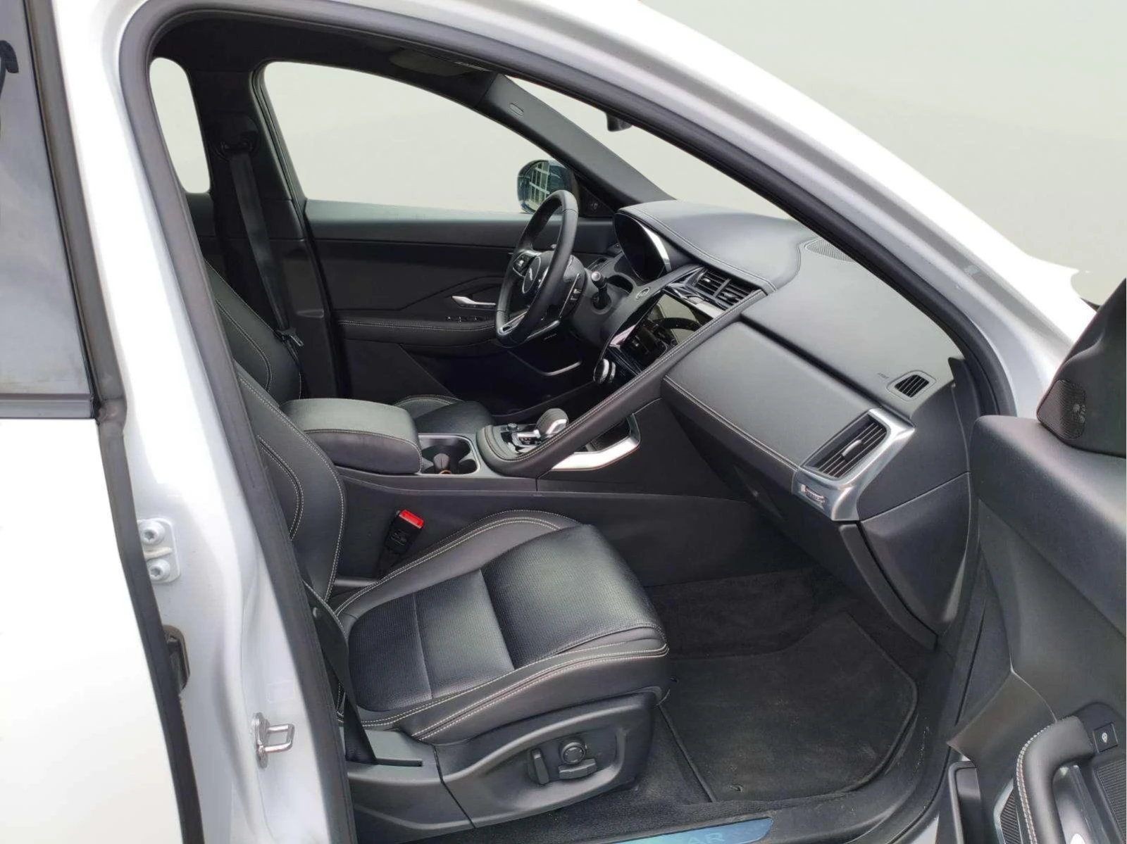 Jaguar E-pace PHEV, снимка 9 - Автомобили и джипове - 53907112