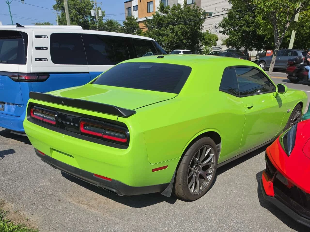 Dodge Challenger SRT 392 | CARFAX | БЕЗ ПЪРВОНАЧАЛНА ВНОСКА, снимка 4 - Автомобили и джипове - 55206657