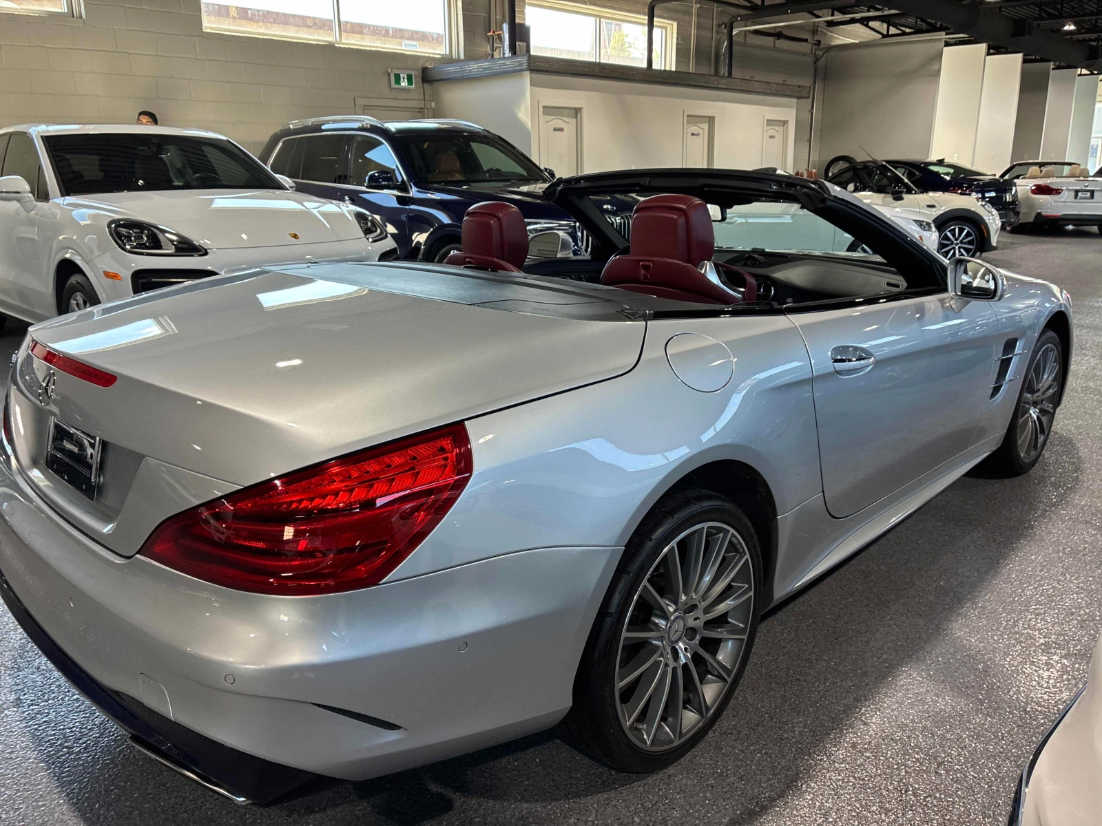 Mercedes-Benz SL 500 550  CARFAX, снимка 3 - Автомобили и джипове - 56139264