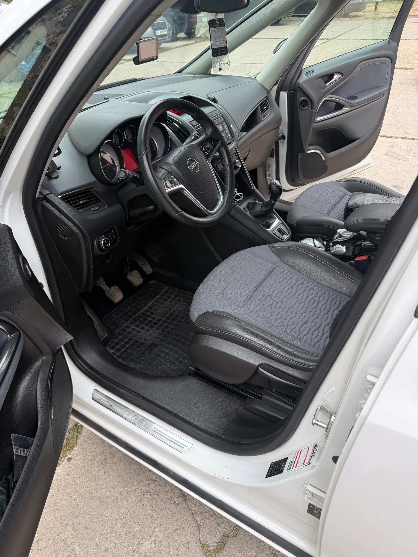 Opel Zafira TOURER 1.4 - 140hp LPG COSMO, снимка 9 - Автомобили и джипове - 56297872
