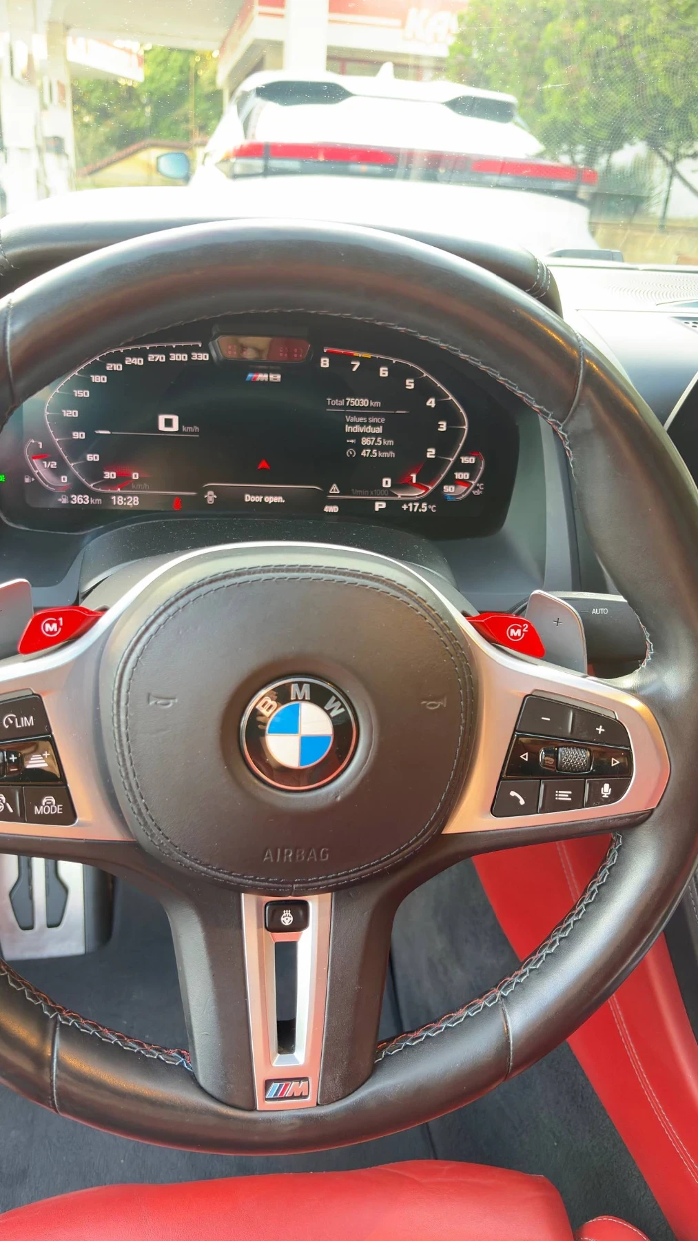 BMW M8 Competition/Carbon, снимка 13 - Автомобили и джипове - 56393723