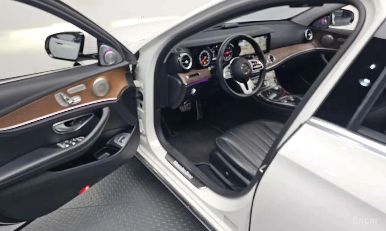 Mercedes-Benz E 220 * Exclusive * , снимка 10 - Автомобили и джипове - 56593574