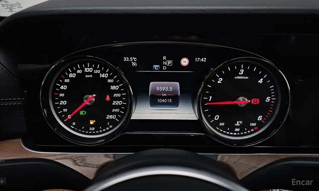 Mercedes-Benz E 220 * Exclusive * , снимка 8 - Автомобили и джипове - 56593574
