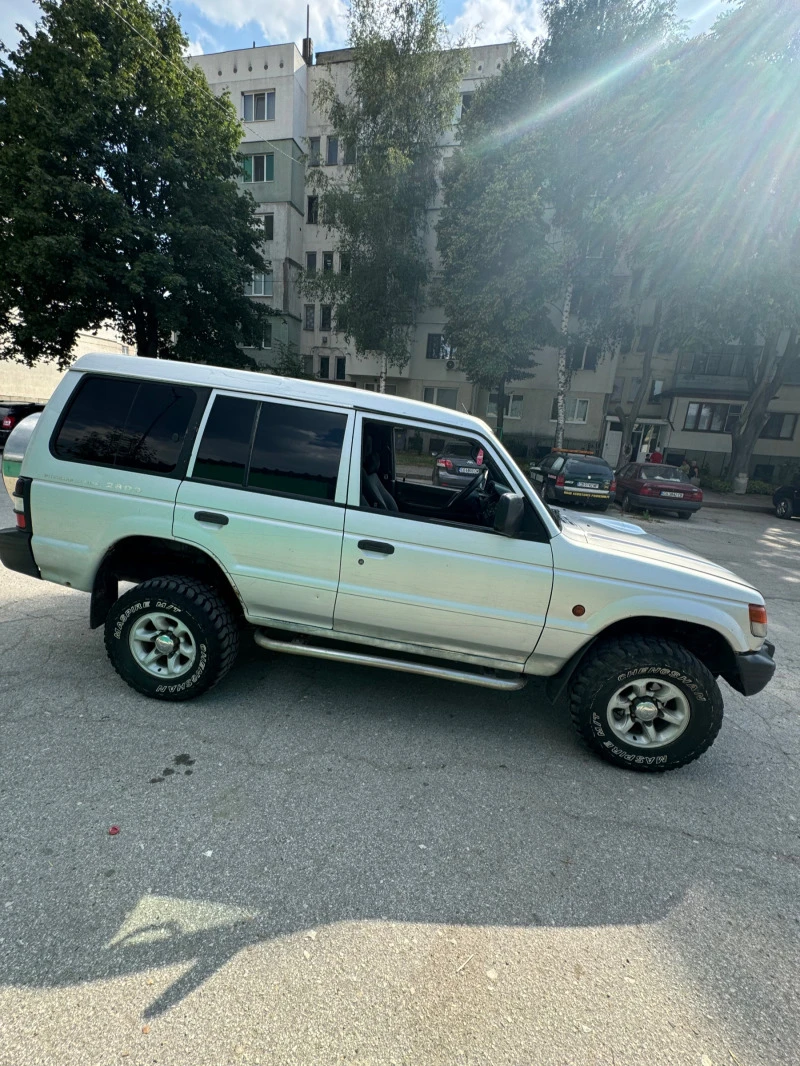 Mitsubishi Pajero, снимка 2 - Автомобили и джипове - 47063929