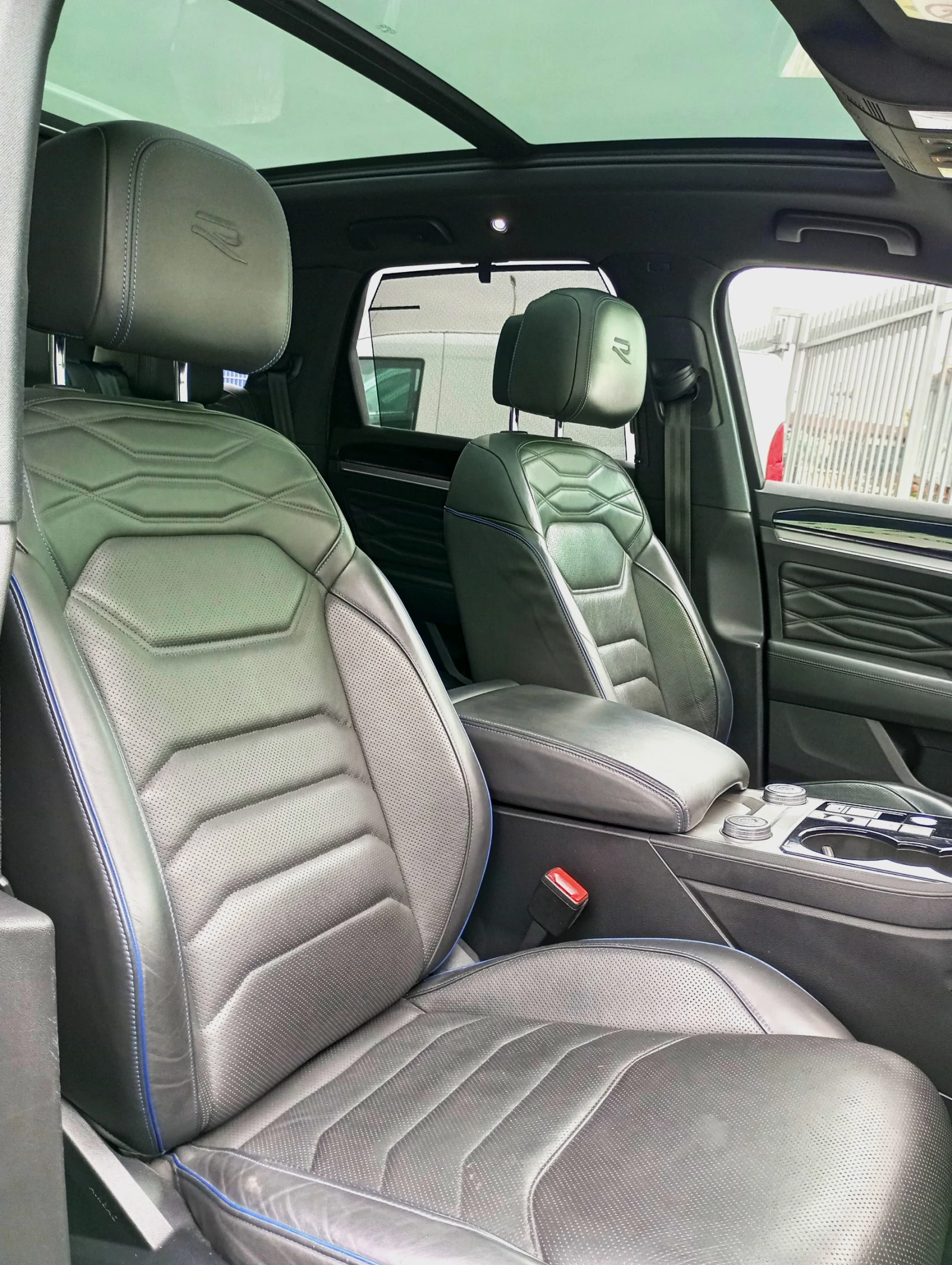 VW Touareg R line, снимка 9 - Автомобили и джипове - 54626904