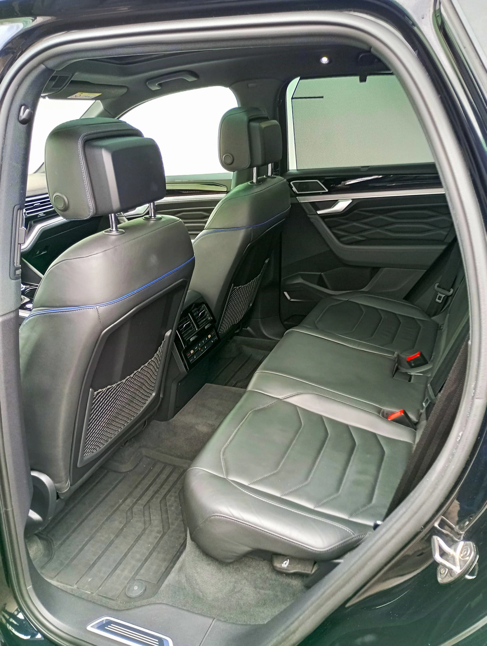 VW Touareg R line, снимка 10 - Автомобили и джипове - 54626904