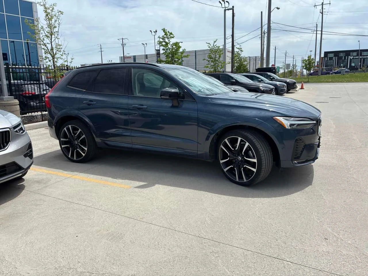 Volvo XC60 Ultimate Dark Theme/ПАНОРАМА/HARMAN KARDON, снимка 4 - Автомобили и джипове - 54749155