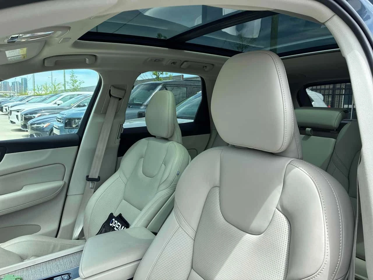 Volvo XC60 Ultimate Dark Theme/ПАНОРАМА/HARMAN KARDON, снимка 11 - Автомобили и джипове - 54749155
