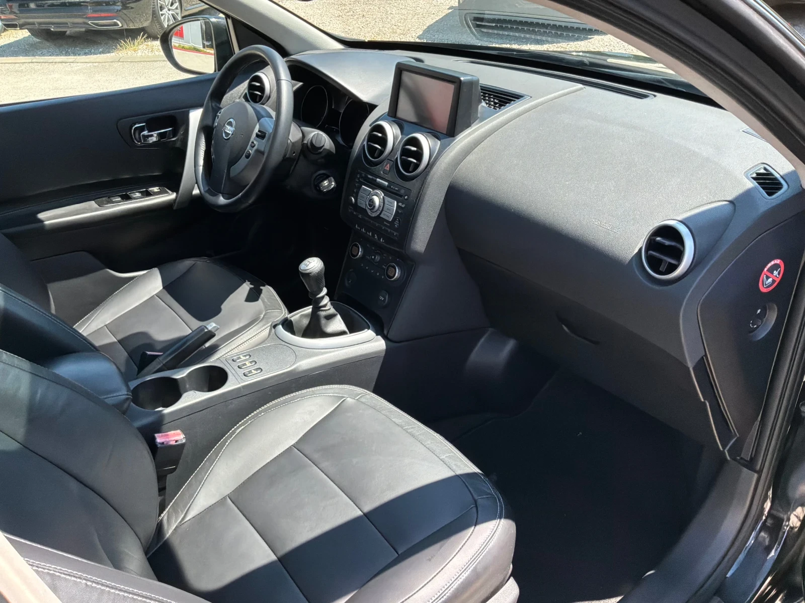 Nissan Qashqai 1.5D 106k.с NAVI Кожа 6ск., снимка 16 - Автомобили и джипове - 54914469