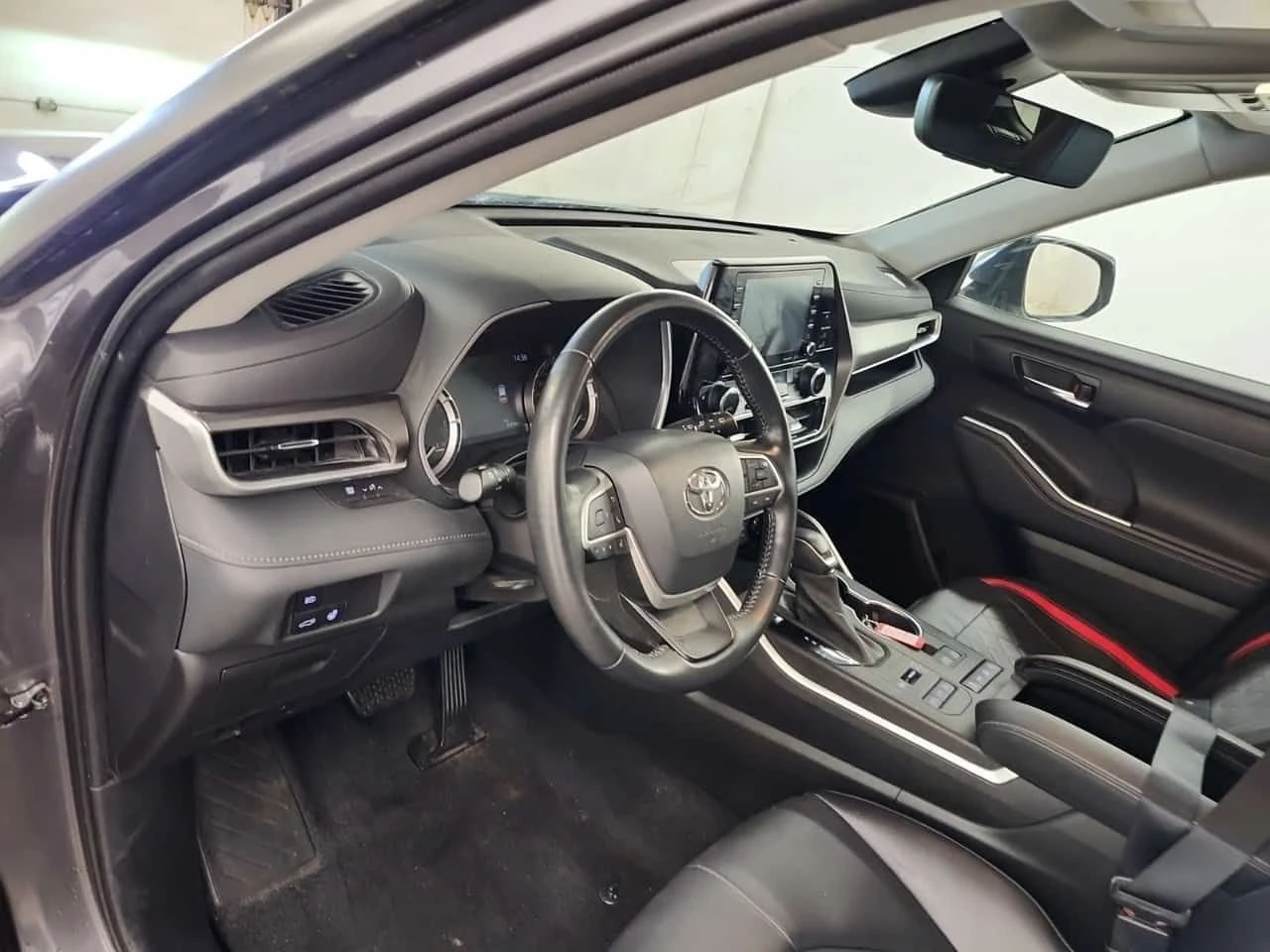 Toyota Highlander XLE| PANO| ПОДГРЕВИ| 2 КЛЮЧА| 7 МЕСТА| , снимка 10 - Автомобили и джипове - 55652795
