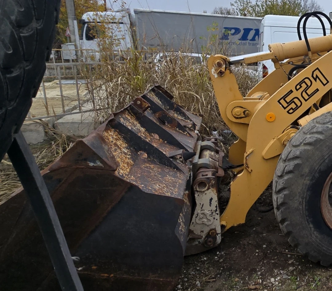 Челен товарач Liebherr 521