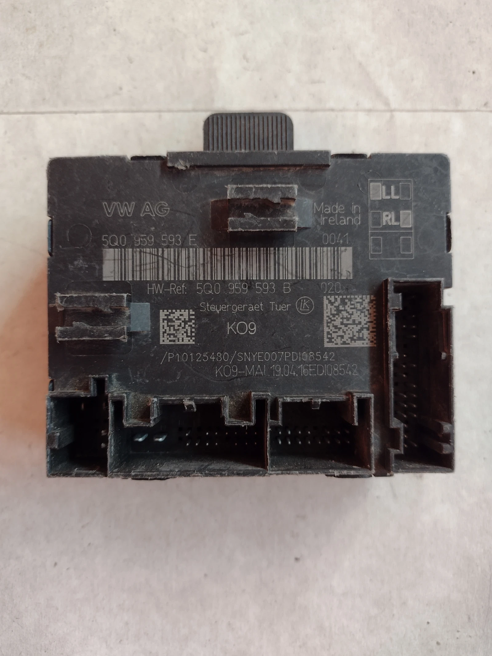 5Q0959593B ����� �� ���������� �� ����� VW PASSAT B8  5Q0 959 593 B | Mobile.bg � ����������� 1