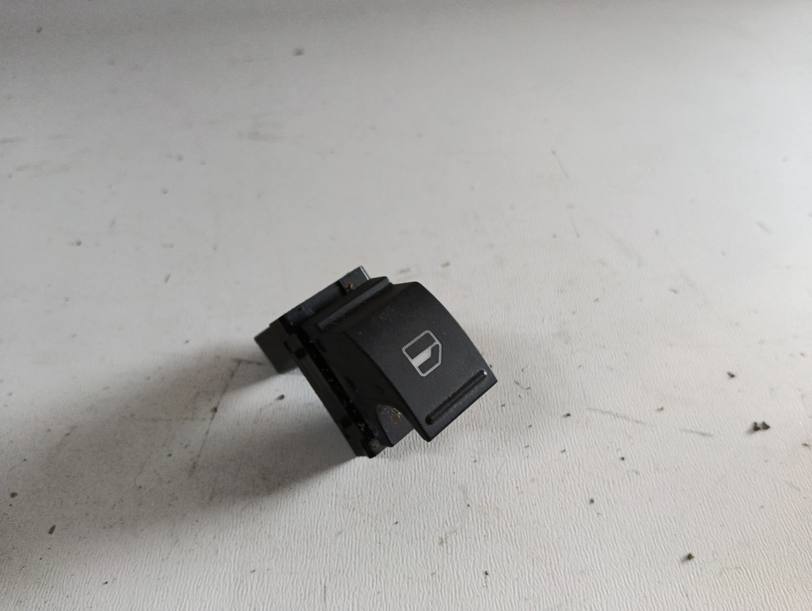 копче ел. стъкла 7L6959833B VW Passat CC