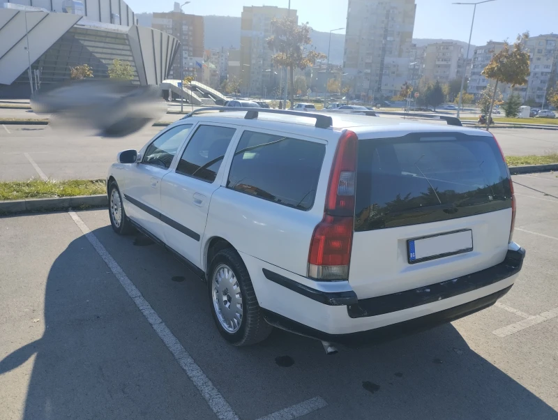 Volvo V70, снимка 4 - Автомобили и джипове - 48168938