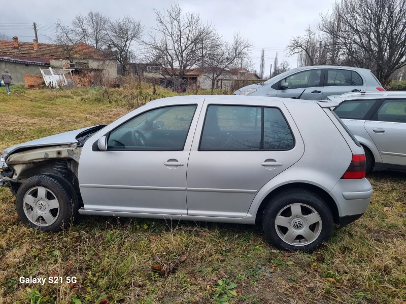 VW Golf 1.6 SR 101hp На части, снимка 3 - Автомобили и джипове - 48213859