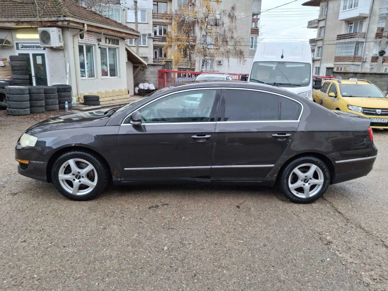 VW Passat 2.0 FSI Highline, снимка 4 - Автомобили и джипове - 48237542