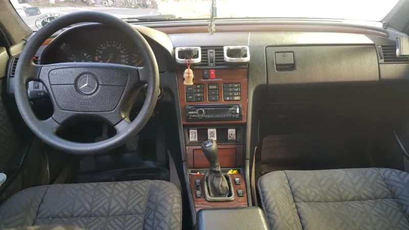 Mercedes-Benz C 200, снимка 6 - Автомобили и джипове - 48344178