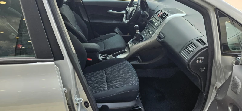 Toyota Auris, снимка 15 - Автомобили и джипове - 50268723