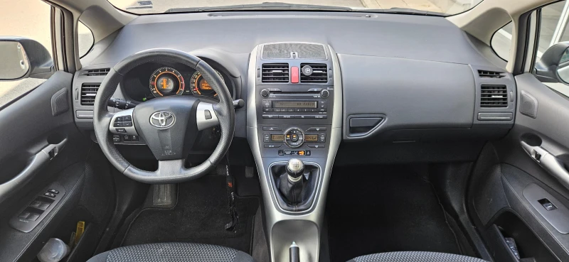 Toyota Auris, снимка 9 - Автомобили и джипове - 50268723