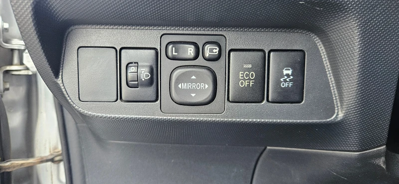 Toyota Auris, снимка 10 - Автомобили и джипове - 50268723