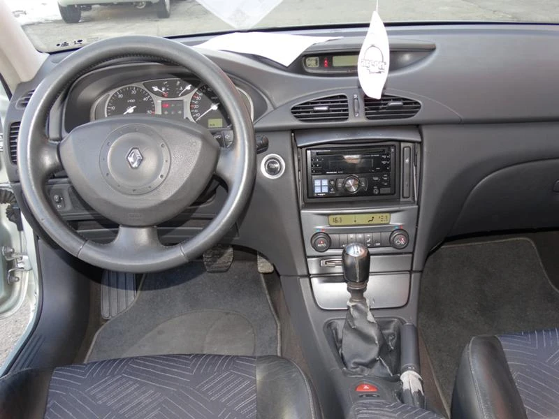 Renault Laguna 1, 9 DCI, снимка 13 - Автомобили и джипове - 36120160