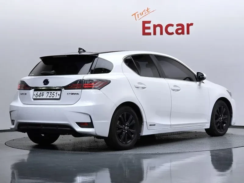 Lexus CT 200h Supreme ZWA10, снимка 2 - Автомобили и джипове - 55537069