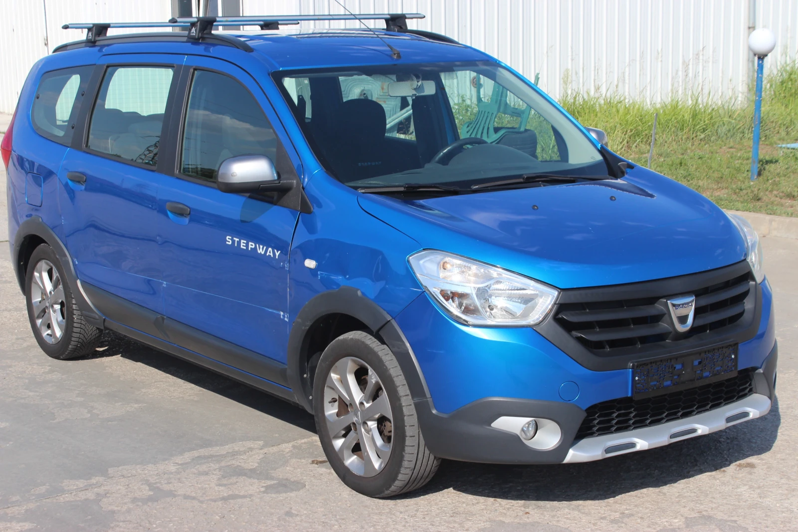 Dacia Lodgy 1.2i turbo 115к.с. Stepway 7места - изображение 3