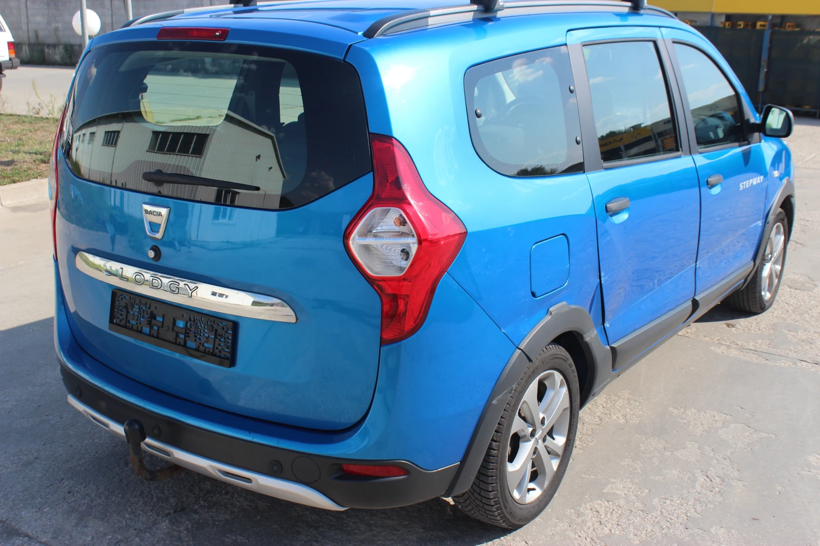 Dacia Lodgy 1.2i turbo 115к.с. Stepway 7места - изображение 6