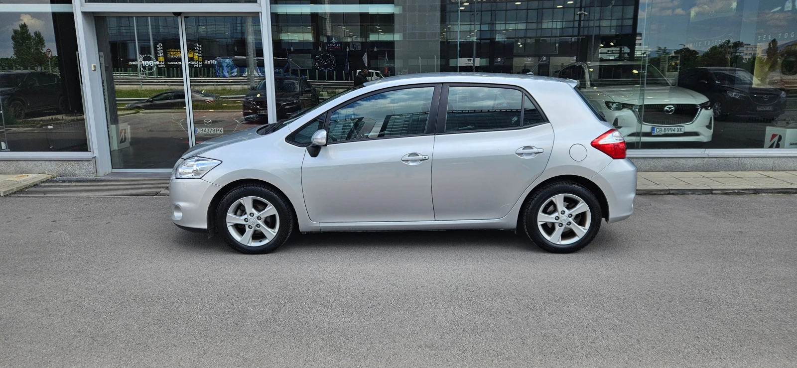 Toyota Auris  - изображение 2