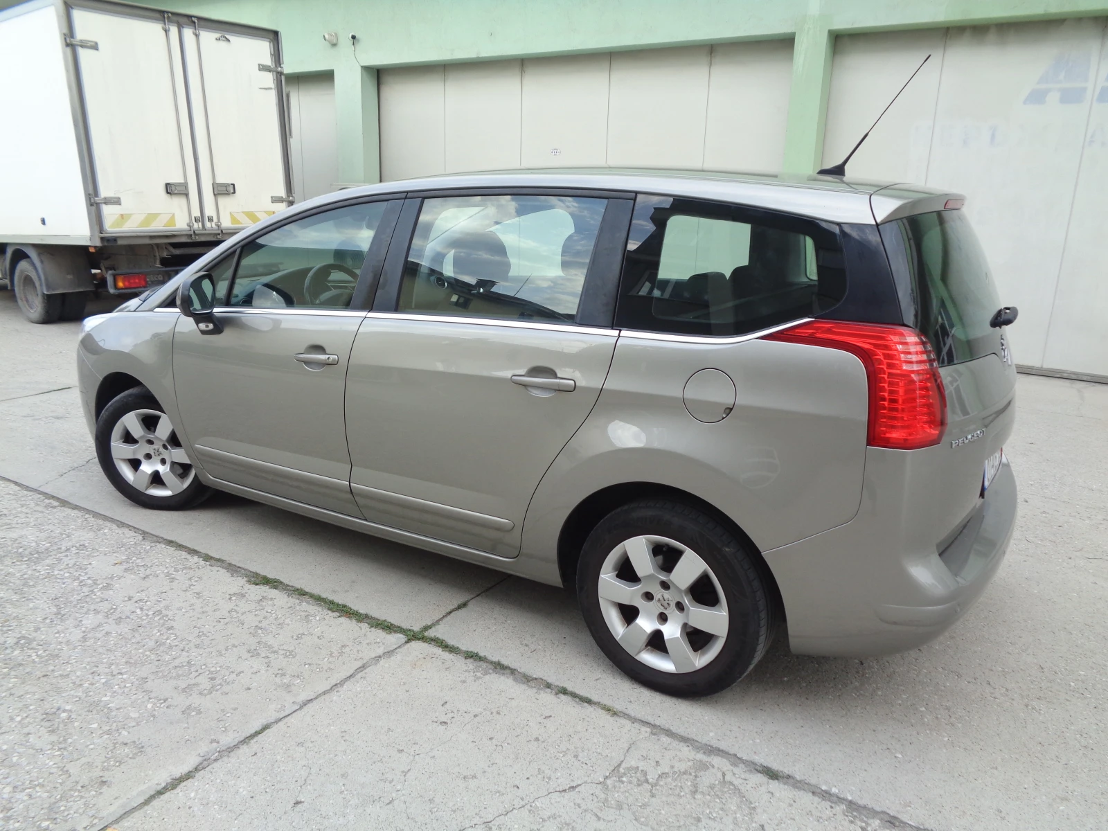 Peugeot 5008 2.0HDI-150-7mesta-CH-LIZING - изображение 3