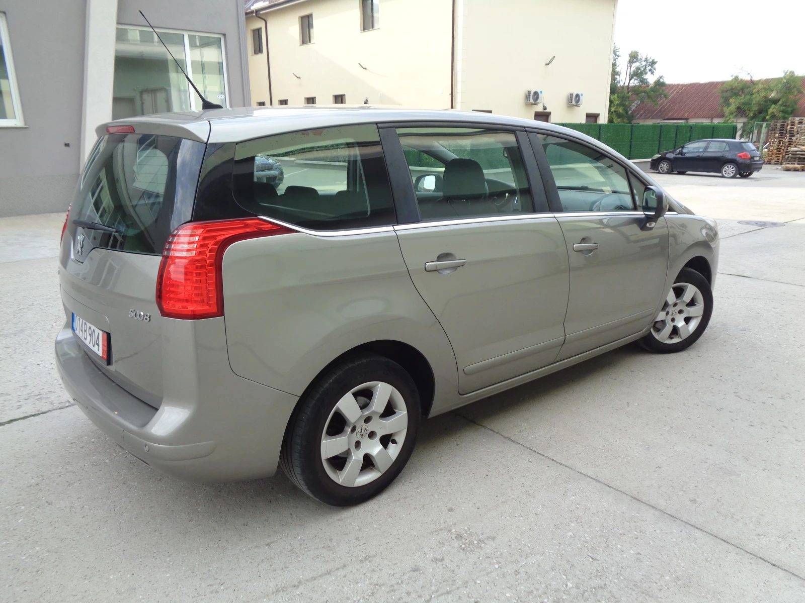 Peugeot 5008 2.0HDI-150-7mesta-CH-LIZING - изображение 4