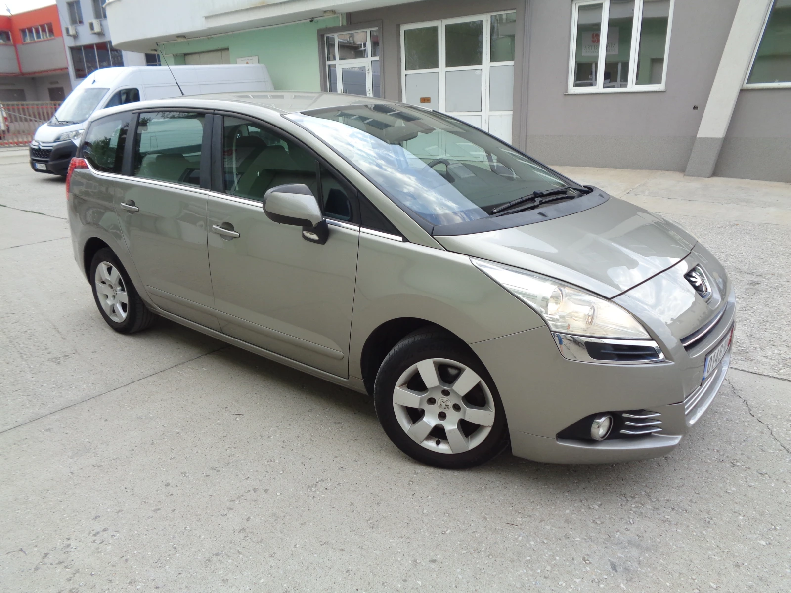 Peugeot 5008 2.0HDI-150-7mesta-CH-LIZING - изображение 2