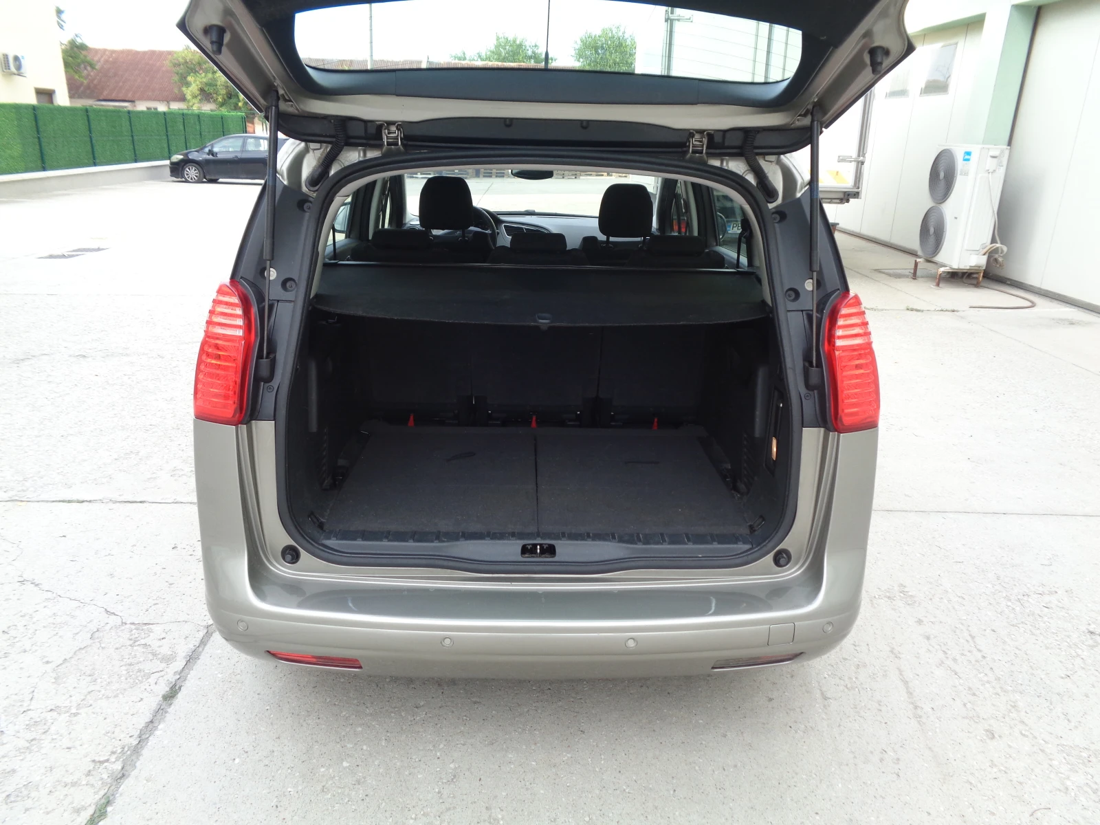 Peugeot 5008 2.0HDI-150-7mesta-CH-LIZING - изображение 8