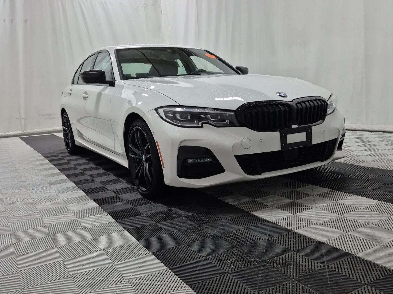 BMW 330 XDRIVE * * CARFAX * * АВТО КРЕДИТ * *  - изображение 3