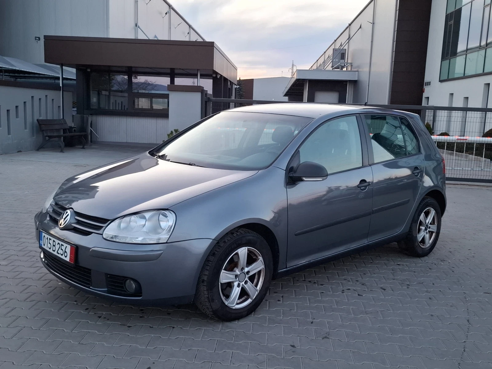 VW Golf 1.9TDI* (105кс)* * NAVI* * НОВ ВНОС* *  - изображение 5