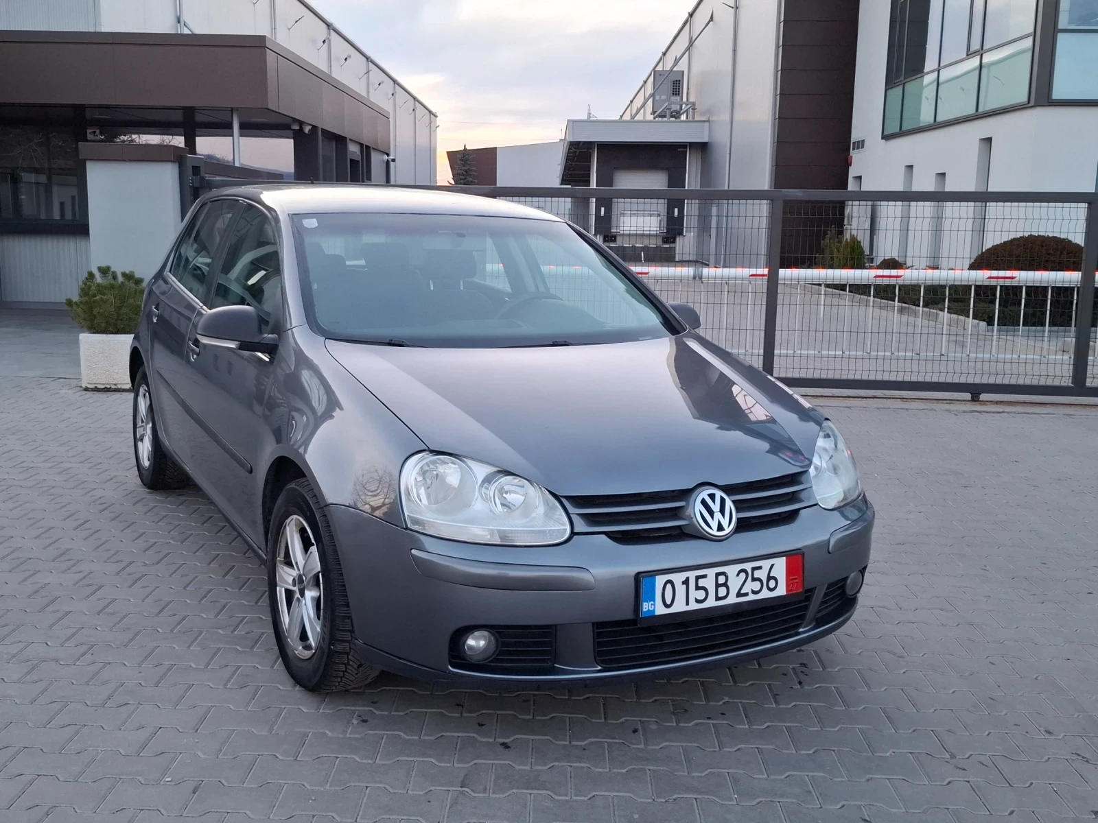 VW Golf 1.9TDI* (105кс)* * NAVI* * НОВ ВНОС* *  - изображение 8