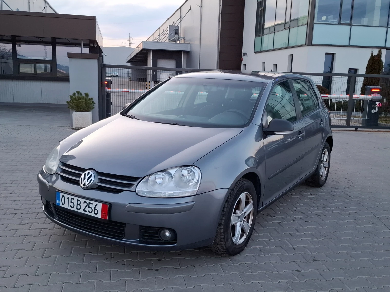 VW Golf 1.9TDI* (105кс)* * NAVI* * НОВ ВНОС* *  - изображение 3