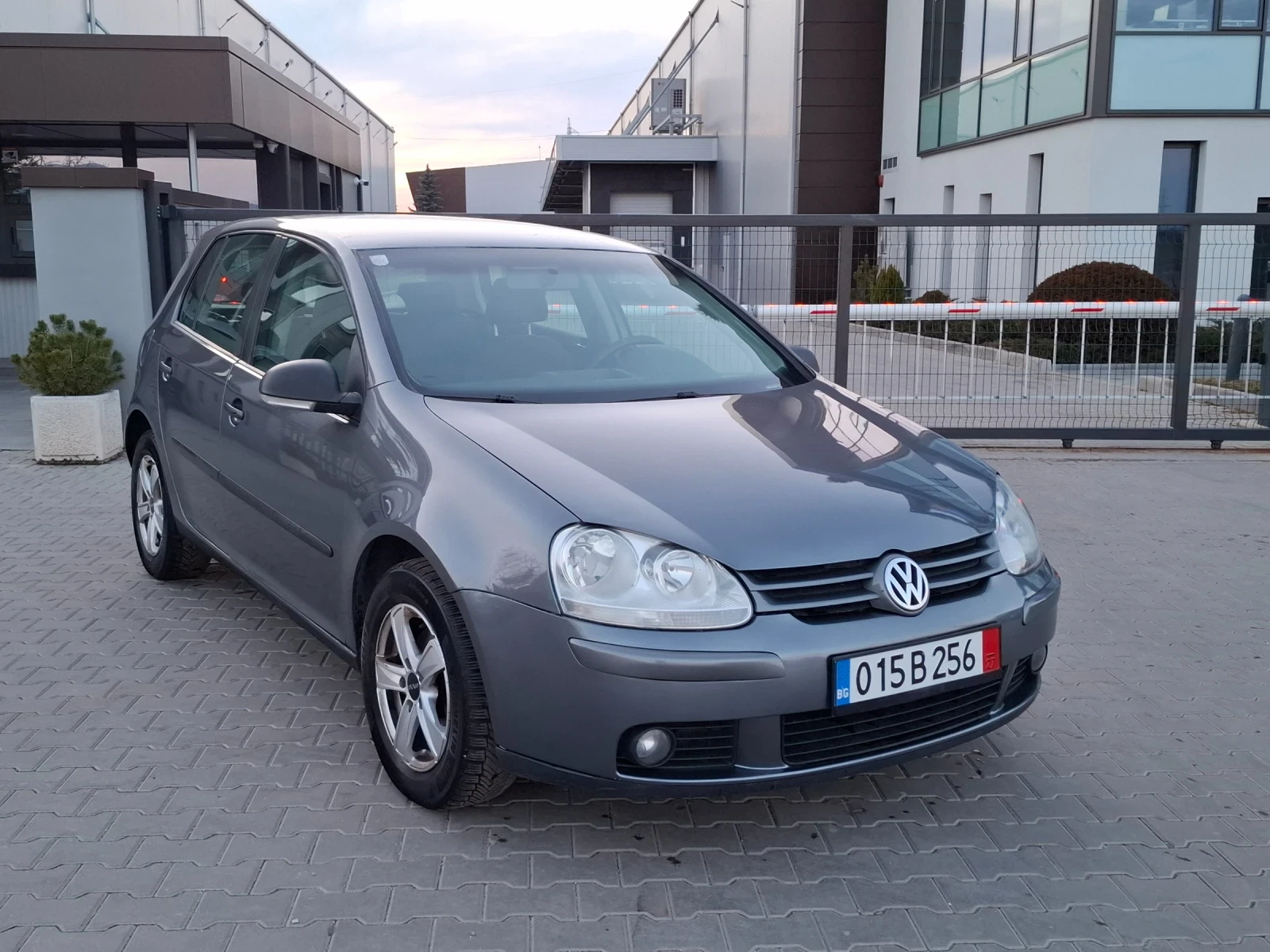 VW Golf 1.9TDI* (105кс)* * NAVI* * НОВ ВНОС* *  - изображение 9