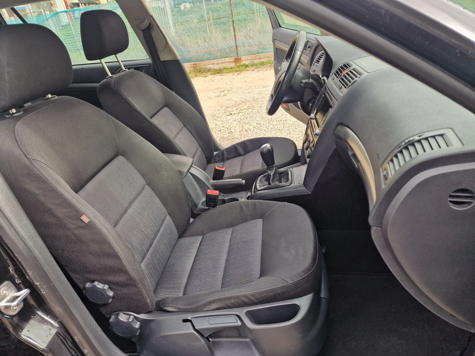 Skoda Octavia 1.6MPi GAZ, снимка 8 - Автомобили и джипове - 53902005