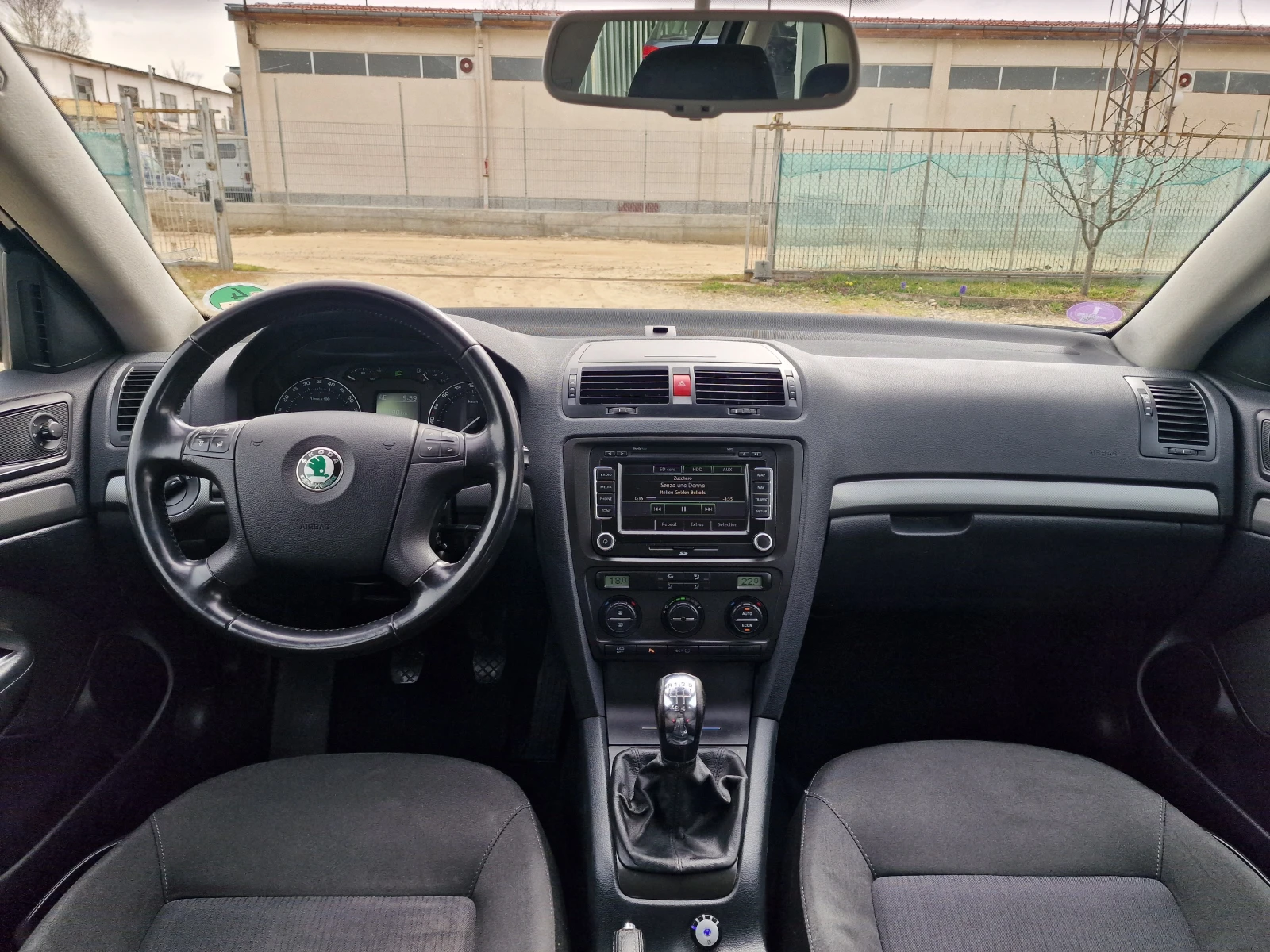 Skoda Octavia 1.6MPi GAZ, снимка 11 - Автомобили и джипове - 53902005