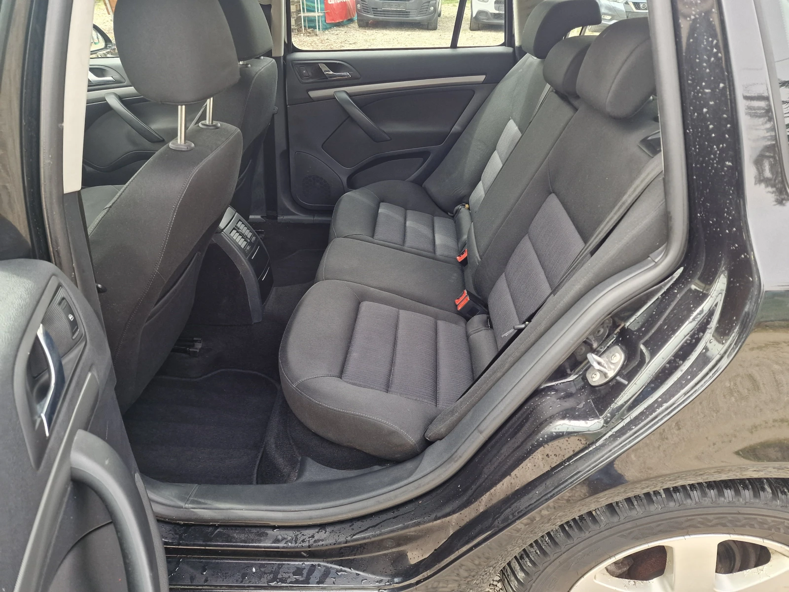 Skoda Octavia 1.6MPi GAZ, снимка 10 - Автомобили и джипове - 53902005