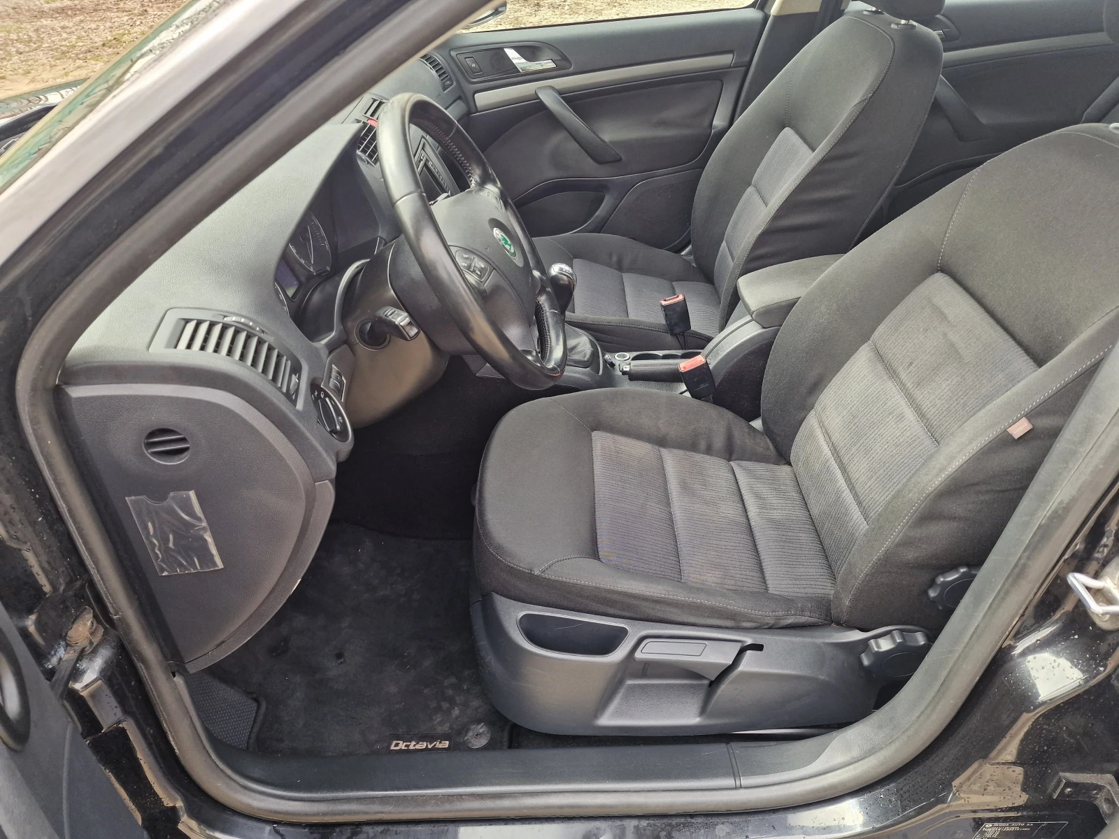 Skoda Octavia 1.6MPi GAZ, снимка 9 - Автомобили и джипове - 53902005