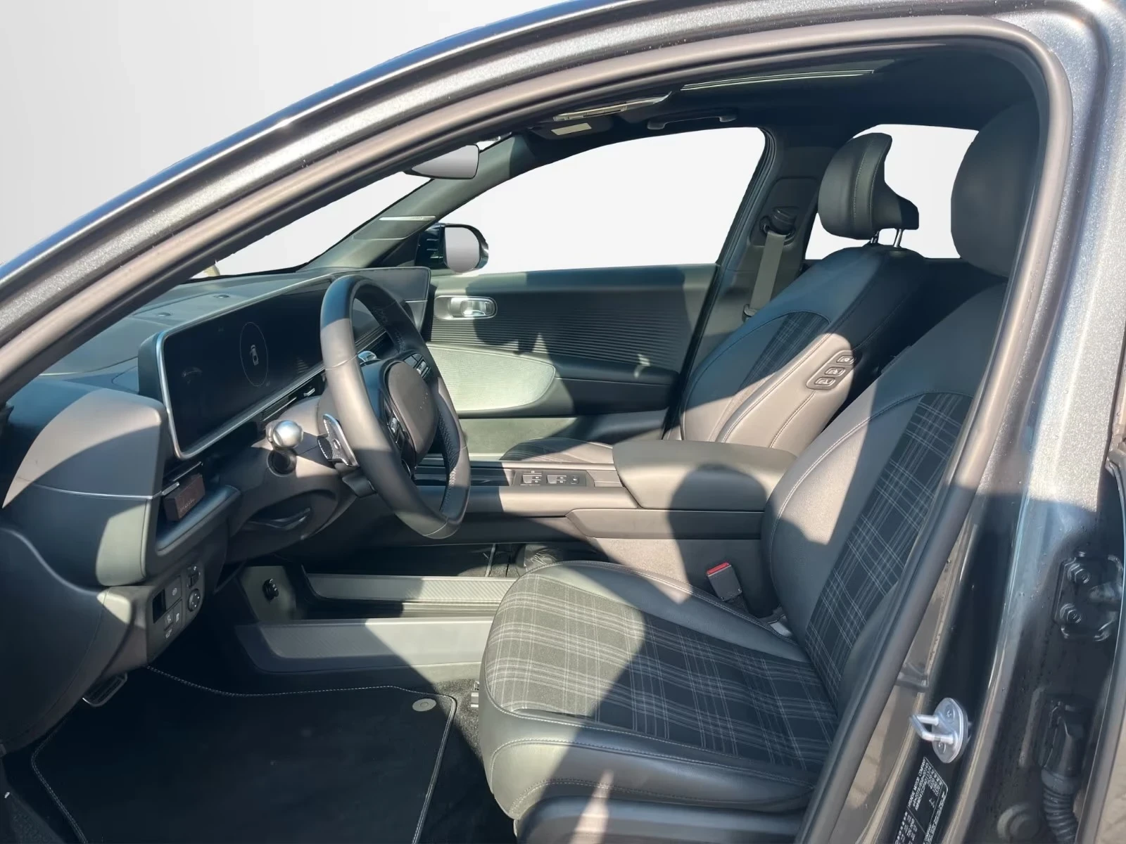 Hyundai Ioniq 6 77kWh AWD 1ST EDITION ВСИЧКИ ЕКСТРИ ЗА МОДЕЛА! EU, снимка 6 - Автомобили и джипове - 54202833