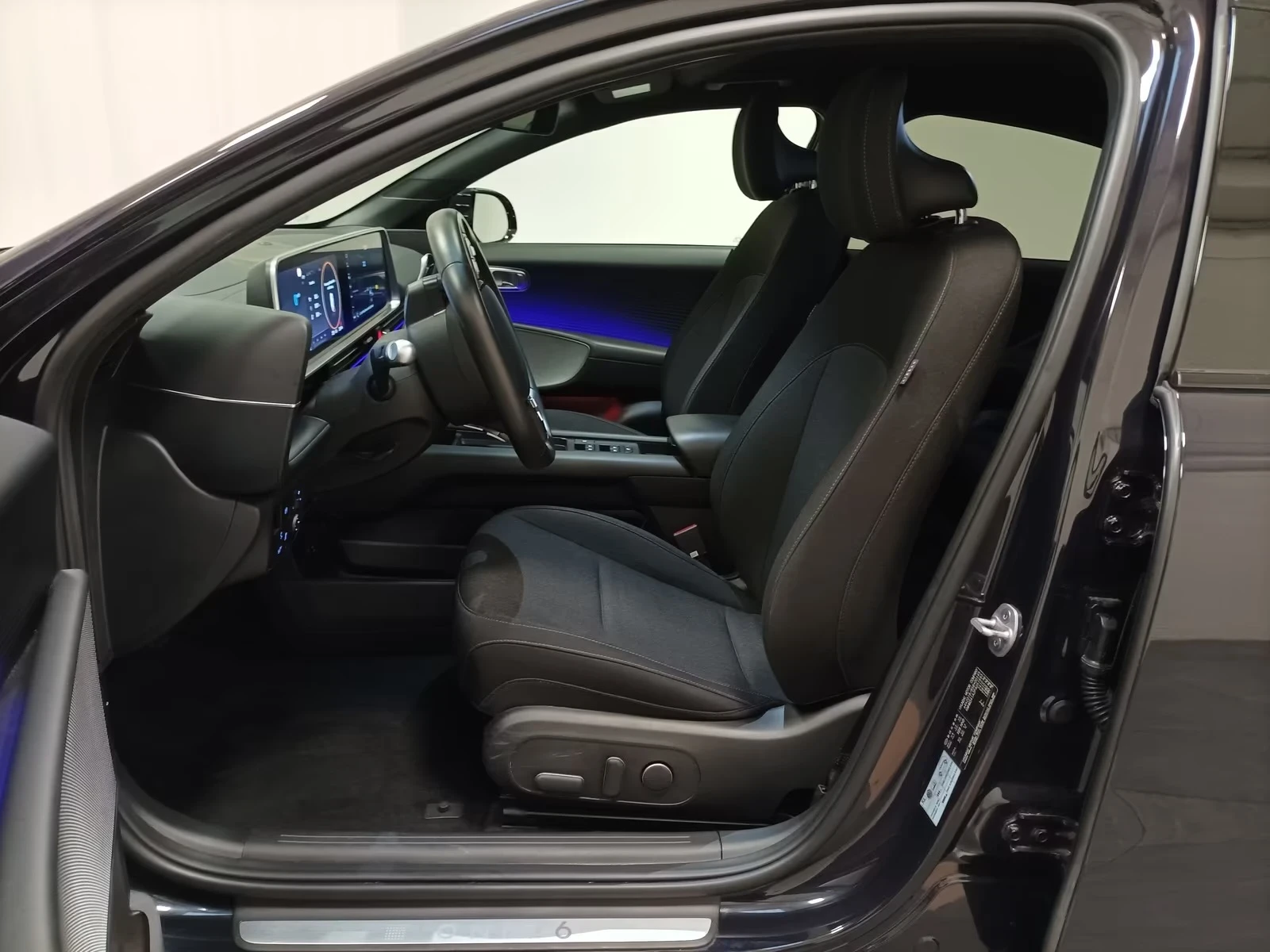 Hyundai Ioniq 6 77kWh RWD Techniq Matrix DISTR HUD Winter Package , снимка 5 - Автомобили и джипове - 54202833