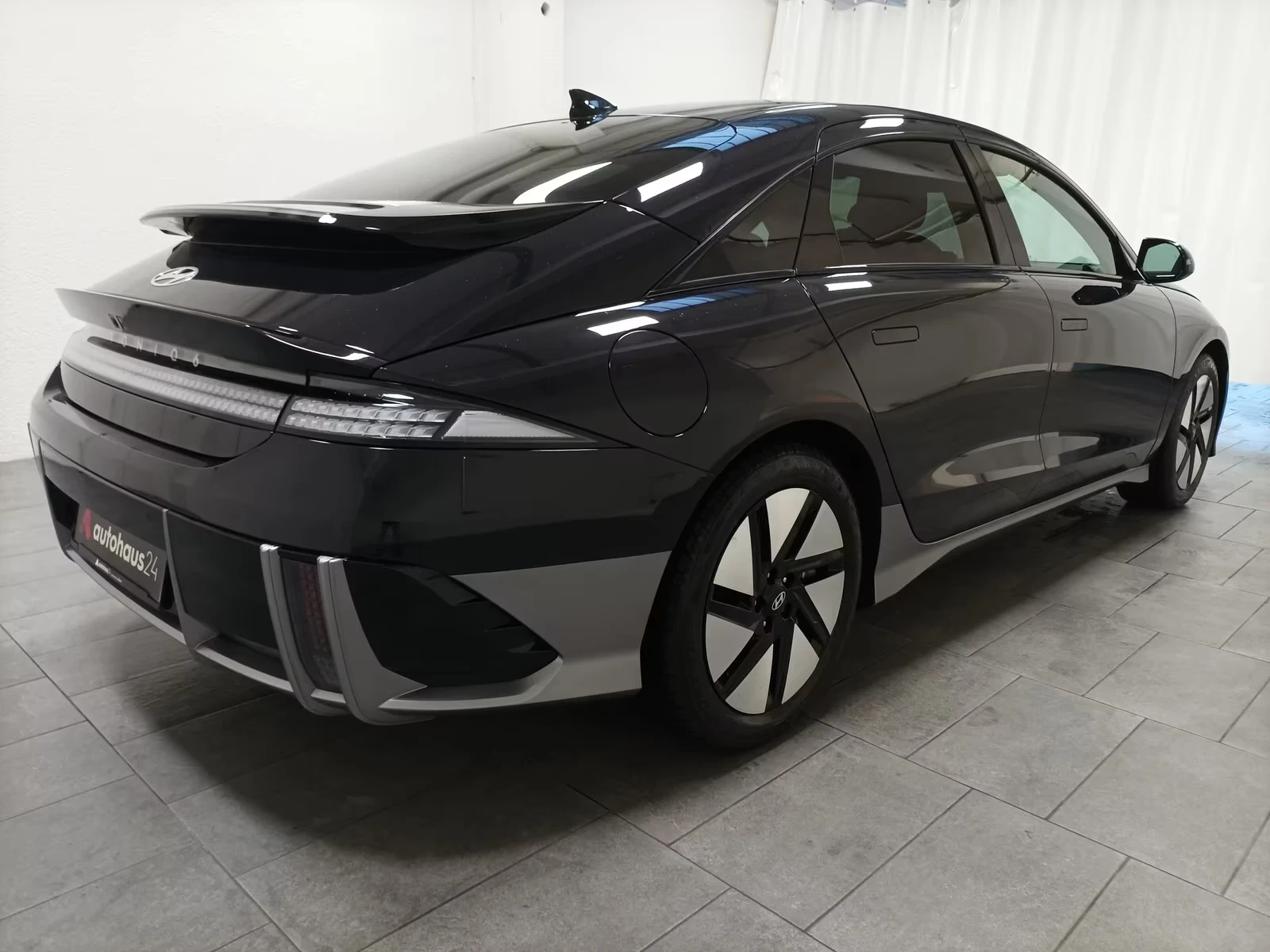 Hyundai Ioniq 6 77kWh RWD Techniq Matrix DISTR HUD Winter Package , снимка 4 - Автомобили и джипове - 54202833
