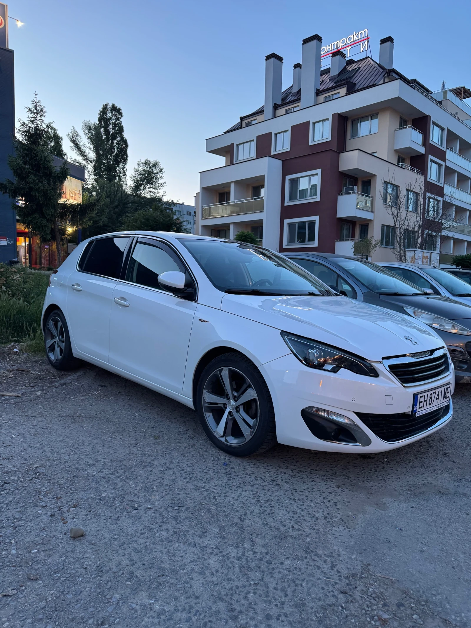 Peugeot 308 GT line с всички екстри за модела, снимка 3 - Автомобили и джипове - 54879129
