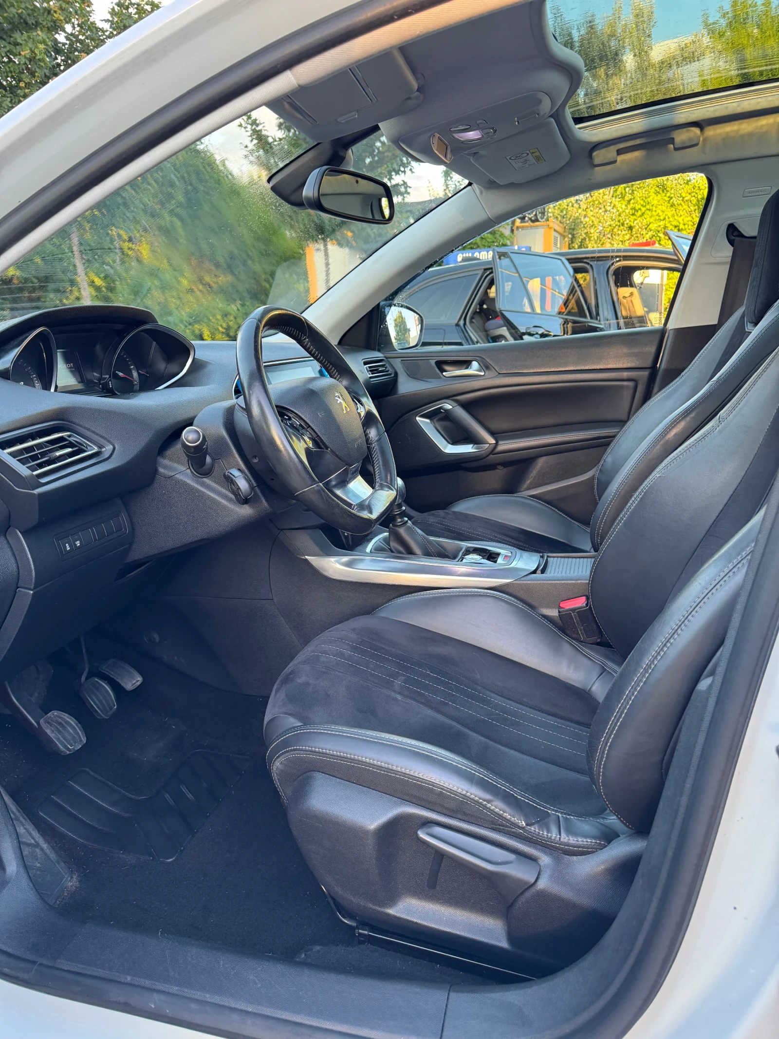 Peugeot 308 GT line с всички екстри за модела, снимка 13 - Автомобили и джипове - 54879129