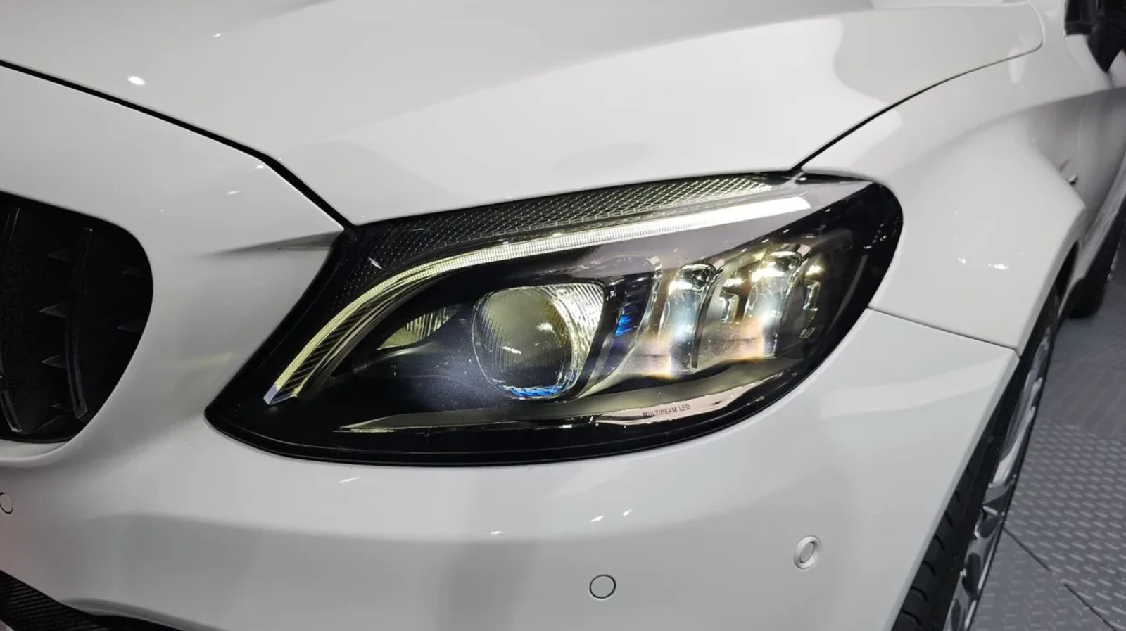Mercedes-Benz C 63 AMG КАМЕРА / ШИБИДАХ / КОЖЕН САЛОН, снимка 13 - Автомобили и джипове - 55008130