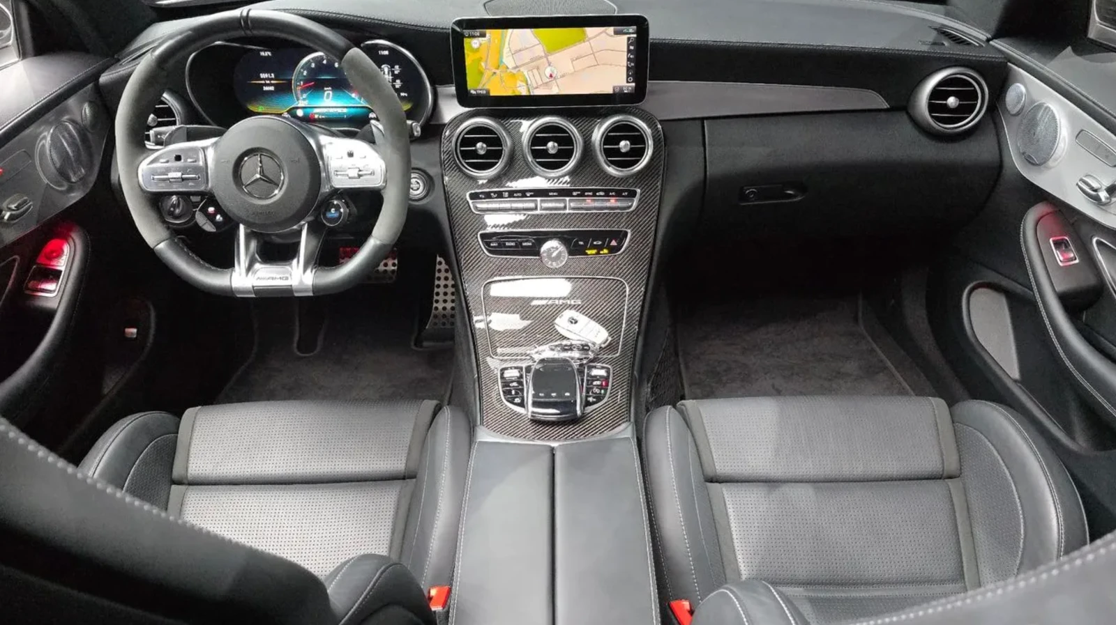 Mercedes-Benz C 63 AMG КАМЕРА / ШИБИДАХ / КОЖЕН САЛОН, снимка 4 - Автомобили и джипове - 55008130